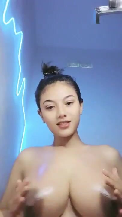 Gái bầu vú khủng khoe hàng dâm đãng